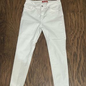 White skinny jeans